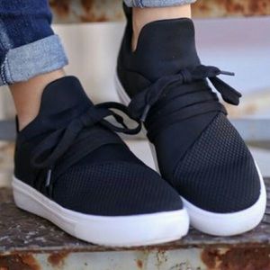 Steve Madden Lancer Sneaker